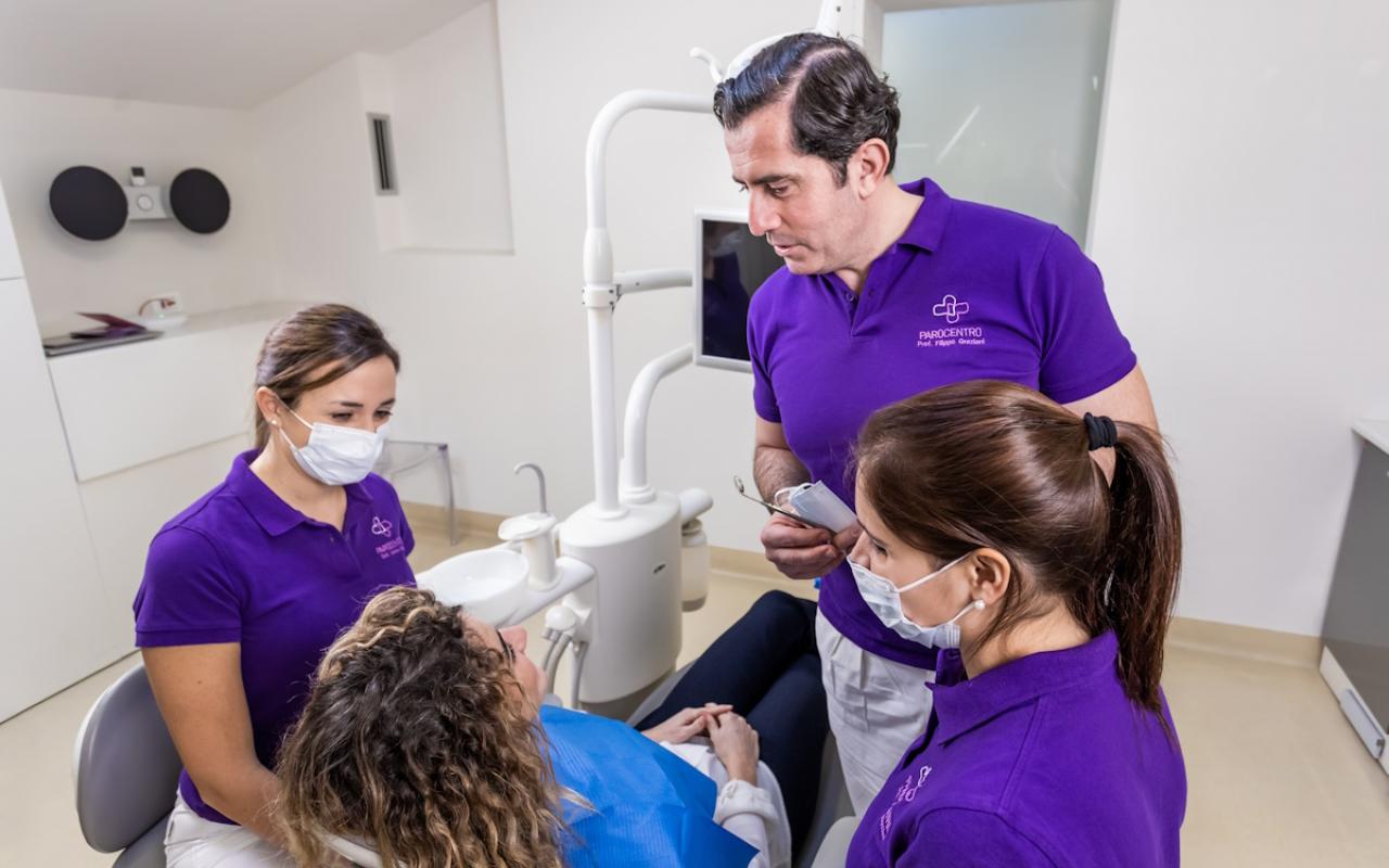 dentisti a lavoro in studio