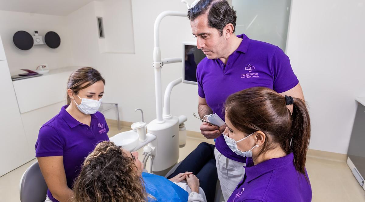 dentisti a lavoro in studio